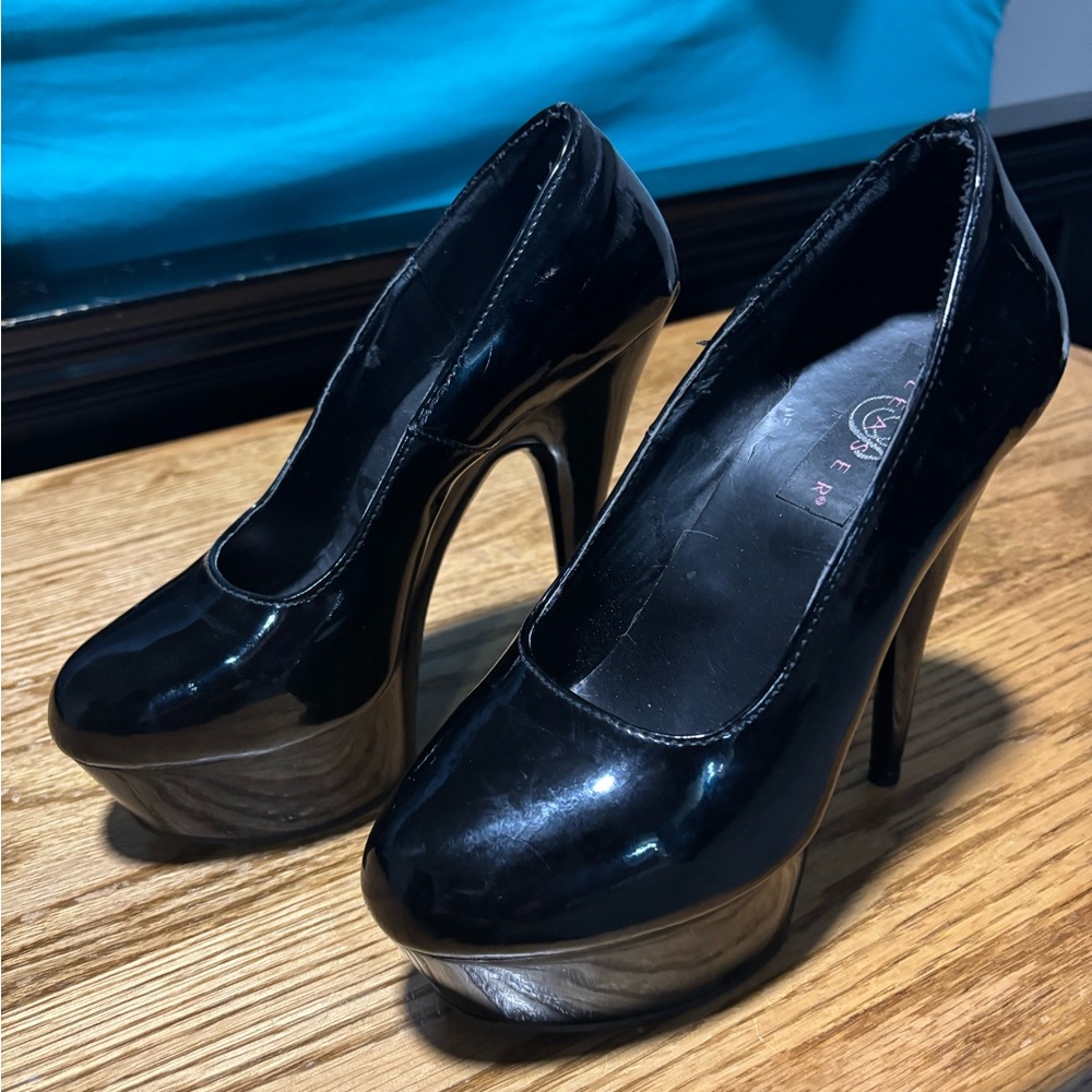 Chic Black Platform Heels